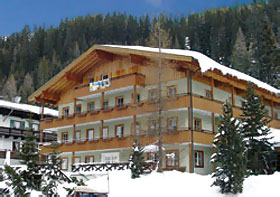 dechanthofalm_001.jpg - active sports reisen