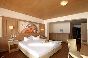 Doppel- oder Dreibettzimmer im Gartenhotel