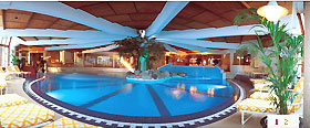 Hallenbad im Hotel Alpenk�nig