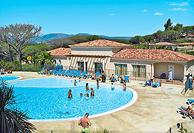 Le Domaine de Figuiere: Poollandschaft