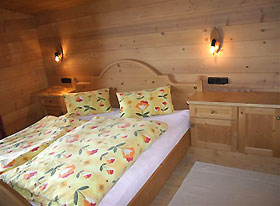 Doppelzimmer mit Dusche im Bergchalet Penkenjoch