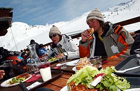 val_disere_act.jpg - active sports reisen