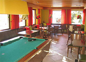 Lounge mit Billard im Thuiner