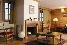 Wohnraum mit Kamin Chalet du Soleil