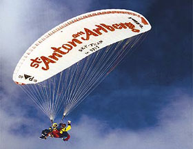 Paragliding in den Arlberger Bergen