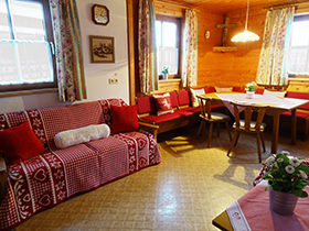 Altes Bauernhaus: gem�tlicher Wohn-/Essbereich