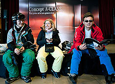 aus dem Bus auf die Piste