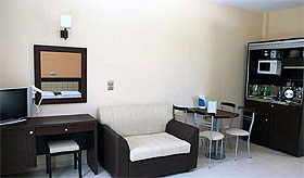 Wohnraum und Kitchenette im Four Seasons