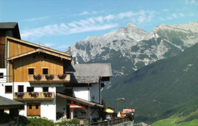 Bergbauernhof mit Jause