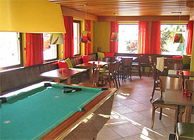 Lounge mit Billard im Thuiner