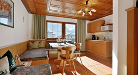 Alpinschl�ssl in Mayrhofen: Wohn-/Essbereich