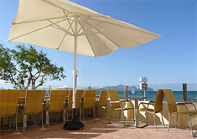 Sonnenterrasse im Sportclub Vent-i-Mar