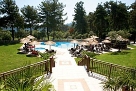 Pool im Sportclub Four Seasons