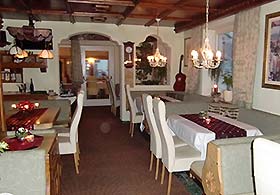 einer der Speiserume im Jugendhotel